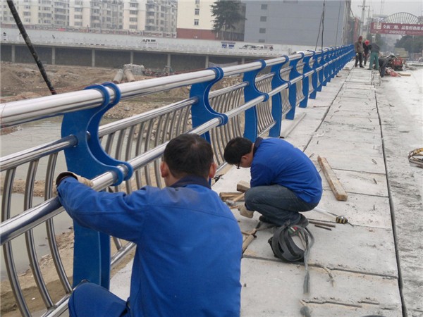 雅安不锈钢桥梁护栏除锈维护的重要性及其方法